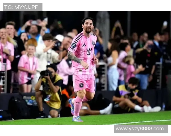 球星退役之战：荣耀与告别的终章，足球传奇的最后舞台